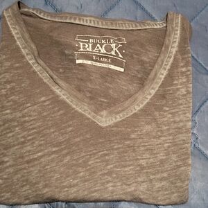 Mens Buckle Black V-neck Tshirt. Gray With Heather Pattern. Size XL